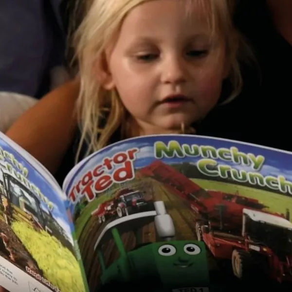 Tractor Ted munchy crunchy kids farm book