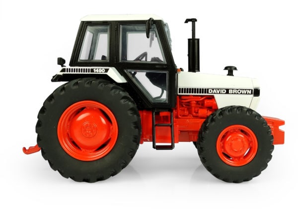 Universal Hobbies David Brown Tractor Model 1:32 scale