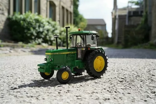 Britains tractor toy JOhn deere 3140 1:32 scale
