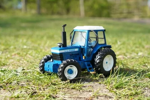 TW20 Ford Britains tractor toy