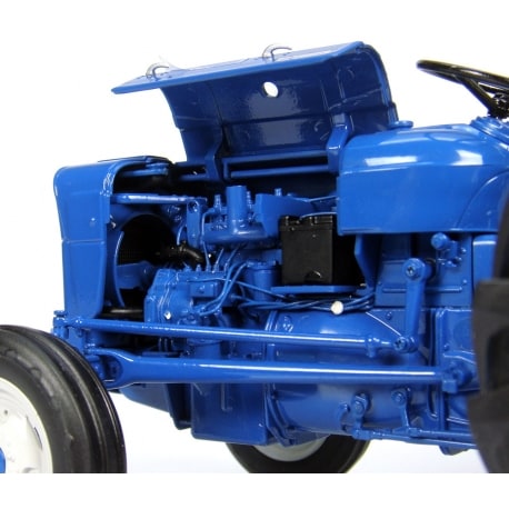 Universal hobbies tractor model Fordson Super Dexta