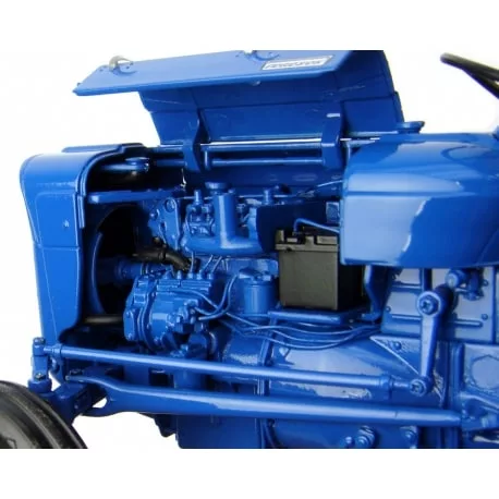 Universal hobbies Fordson super Dexta diecast model tractor