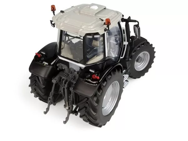 UH6451 Black massey tractor scale model